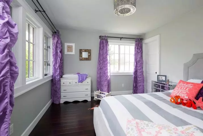 Lilla gardiner i soverommet (38 bilder): lilla og lavendel gardiner med lys av lys farge i soverommet interiør, plomme gardiner 21272_32