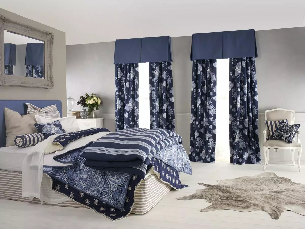 Lambreks pentru dormitor (55 de fotografii): Perdele noi de design din tul cu un bandanda, caracteristici ale alegerii perdelelor frumoase și la modă pentru ferestre 21275_3