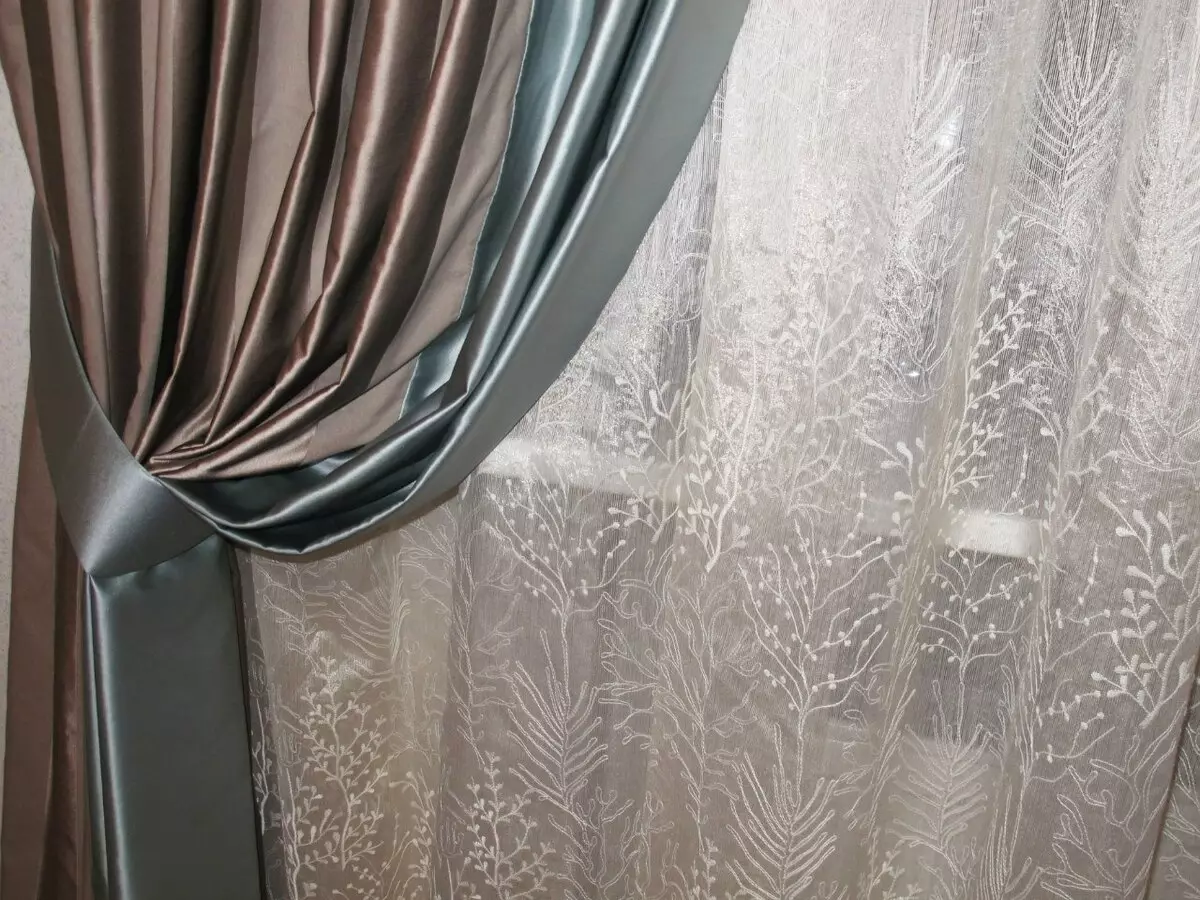 蒂勒在卧室（79张）：塔窗帘设计。多么美丽的挂了一套气帘？雪纺产品和薄纱从凯普伦，易密面纱和其他类型 21279_28