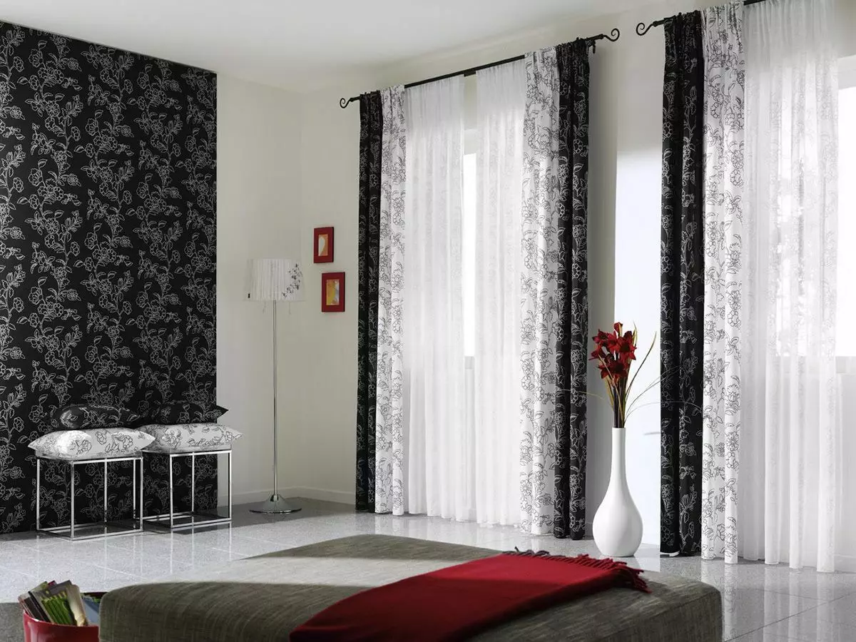 Tulle i sovrummet (79 bilder): design av torn gardiner. Hur vacker att hänga en uppsättning luftgardiner? Chiffongprodukter och tulle från Capron, lätt tät slöja och andra typer 21279_33