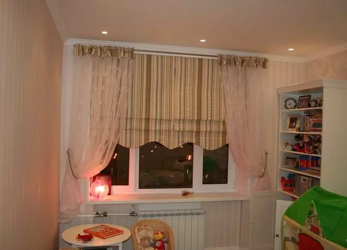 在臥室里蒂略（79張照片）：塔窗簾設計。掛一套空氣窗簾多麼美麗？雪紡產品和毛卷從卡螺旋，易緻密的面紗和其他類型 21279_61
