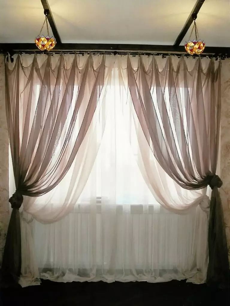 蒂勒在卧室（79张）：塔窗帘设计。多么美丽的挂了一套气帘？雪纺产品和薄纱从凯普伦，易密面纱和其他类型 21279_73