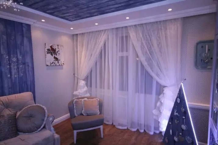 在臥室里蒂略（79張照片）：塔窗簾設計。掛一套空氣窗簾多麼美麗？雪紡產品和毛卷從卡螺旋，易緻密的面紗和其他類型 21279_78
