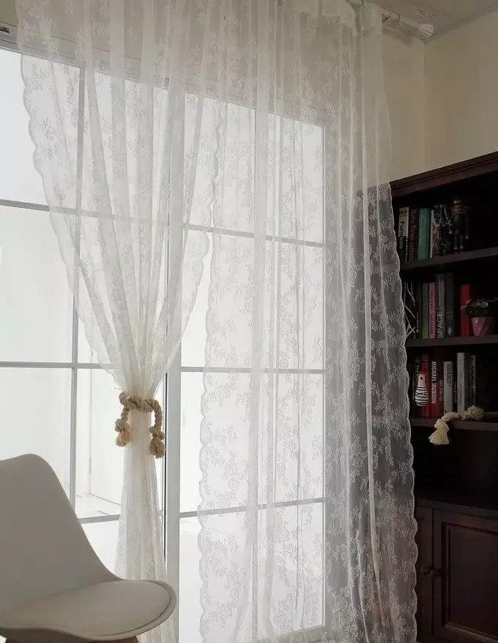 Tulle in the bedroom (79 photos): Design of tower curtains. How beautiful to hang a set of air curtains? Chiffon products and tulle from Capron, Easy dense veil and other types 21279_9