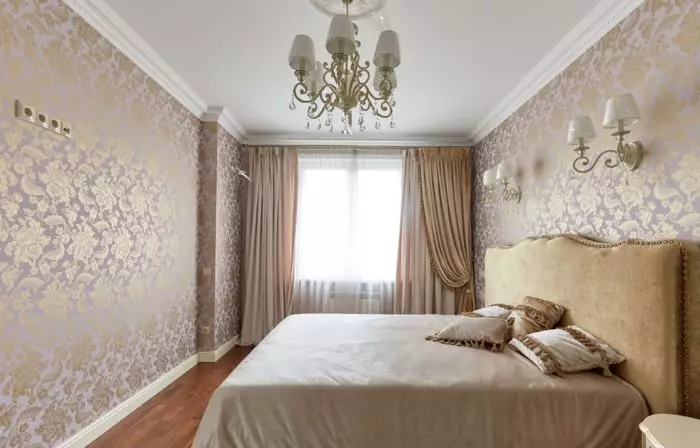Kombinimi i perdes dhe wallpapers në dhomën e gjumit (46 foto): Çfarë perde përshtaten me rozë dhe bukuroshe, artë dhe të verdhë, kafe të errët dhe letër-muri të tjera? 21281_42