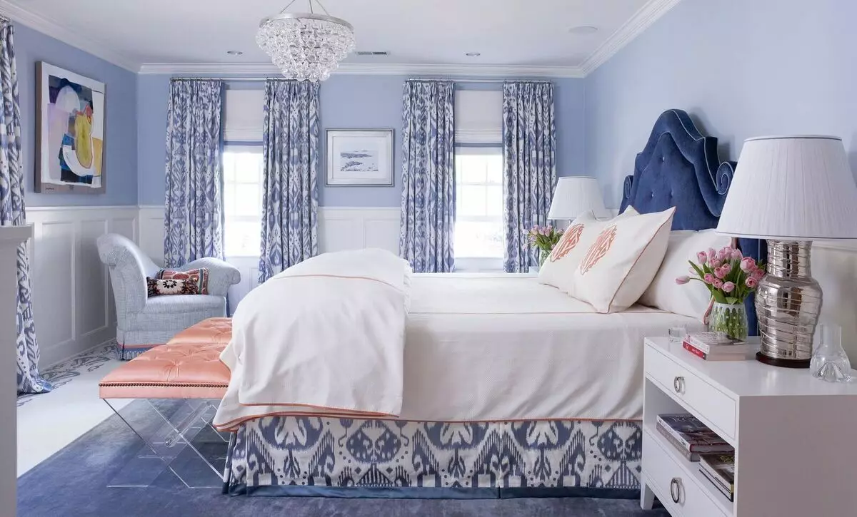 푸른 침실의 커튼 (27 장의 사진) : 파란색의 벽지에 어떤 그늘이 적합합니까? 21285_14