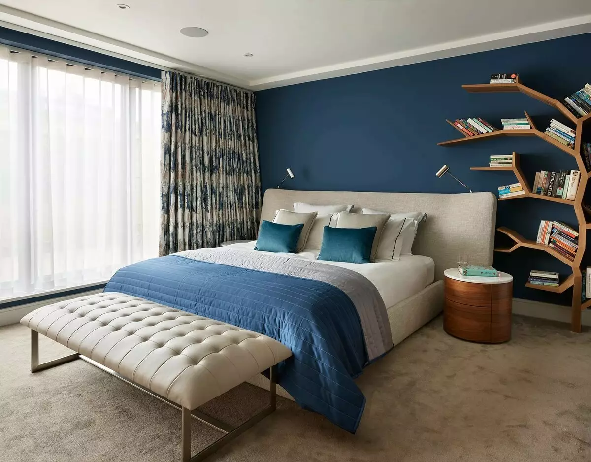 Завеси во сината спална соба (27 фотографии): кои нијанси се погодни за позадина на сина боја? 21285_23