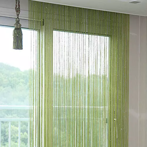 Зелене завесе у спаваћој соби (58 фотографија): Интеријери са ментом и светло зеленим завесама, дизајн са смарагдним завесама и тамнозеленим завесама, другим опцијама 21286_10