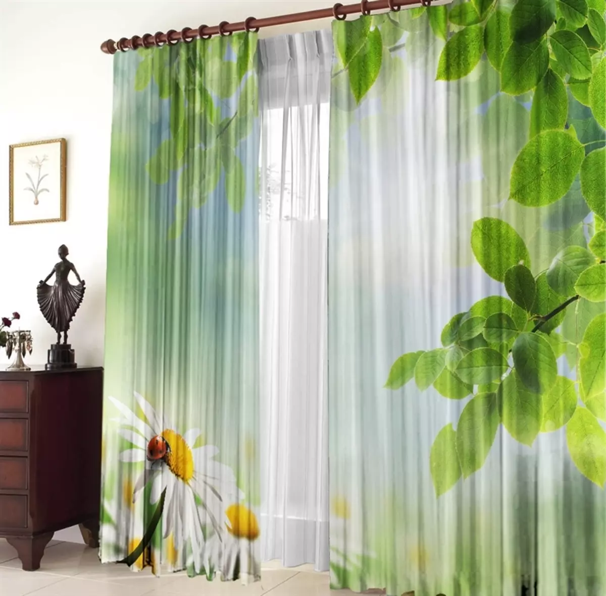 Green curtains sa bedroom (58 mga larawan): Interiors na may mint at light green curtains, disenyo na may esmeralda curtains at dark green curtains, iba pang mga pagpipilian 21286_21