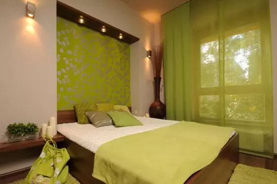 Žaliosios užuolaidos miegamajame (58 nuotraukos): interjeras su mėtų ir šviesiai žalios užuolaidos, dizainas su smaragdų užuolaidomis ir tamsiai žalios užuolaidos, kitos parinktys 21286_29
