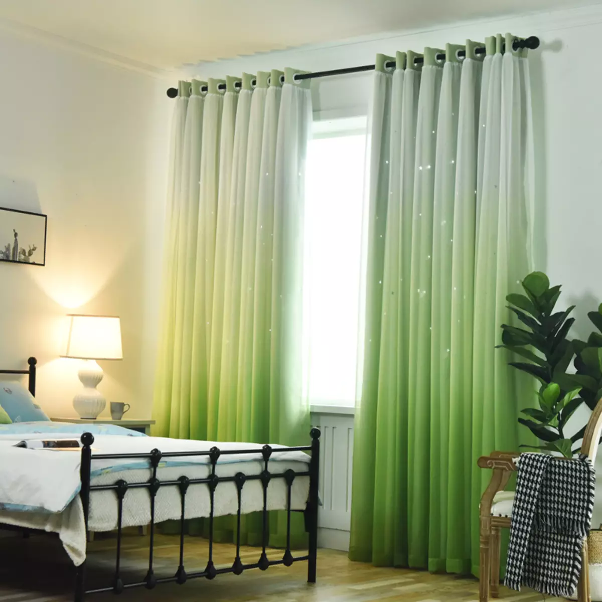 Grønne gardiner i soverommet (58 bilder): Interiør med mynte og lyse grønne gardiner, design med smaragdgardiner og mørkegrønne gardiner, andre alternativer 21286_48
