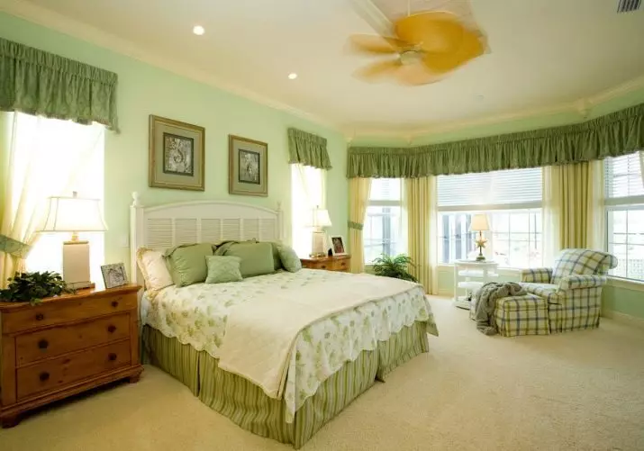 Cortinas verdes no cuarto (58 fotos): Interiores con menta e cortinas verdes claras, deseño con cortinas esmeraldas e cortinas verdes escuras, outras opcións 21286_57