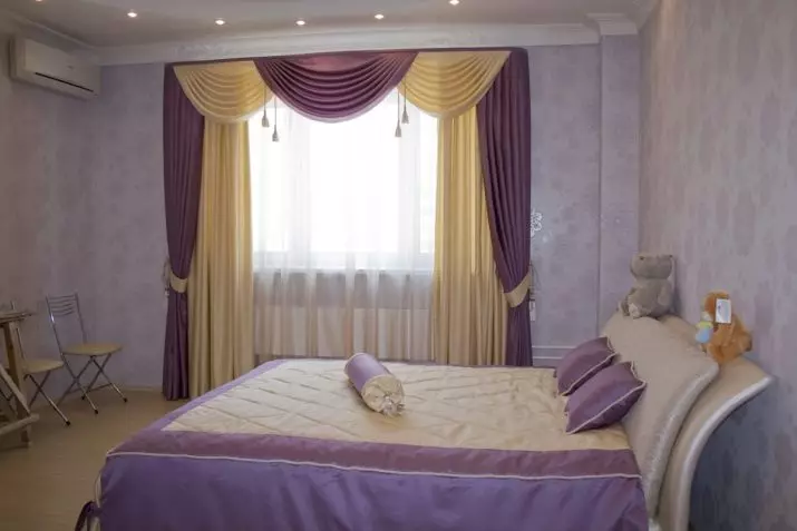 Färggardiner i sovrummet (61 bilder): Hur man väljer en lämplig nyans? Hur man väljer en solig gardiner? De mest lämpliga kombinationerna av toner av gardiner, tapeter och möbler 21293_19