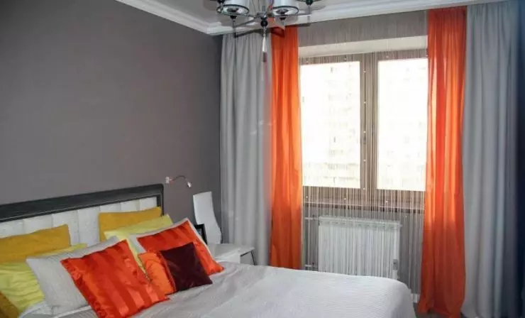 Färggardiner i sovrummet (61 bilder): Hur man väljer en lämplig nyans? Hur man väljer en solig gardiner? De mest lämpliga kombinationerna av toner av gardiner, tapeter och möbler 21293_28