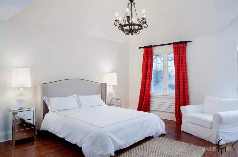 Färggardiner i sovrummet (61 bilder): Hur man väljer en lämplig nyans? Hur man väljer en solig gardiner? De mest lämpliga kombinationerna av toner av gardiner, tapeter och möbler 21293_30