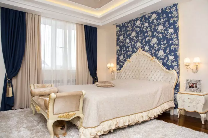 Färggardiner i sovrummet (61 bilder): Hur man väljer en lämplig nyans? Hur man väljer en solig gardiner? De mest lämpliga kombinationerna av toner av gardiner, tapeter och möbler 21293_38