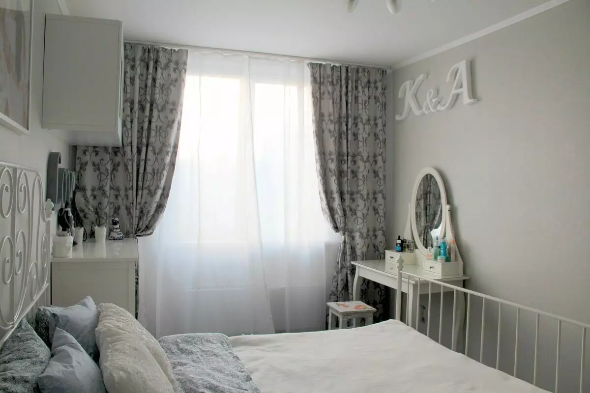Färggardiner i sovrummet (61 bilder): Hur man väljer en lämplig nyans? Hur man väljer en solig gardiner? De mest lämpliga kombinationerna av toner av gardiner, tapeter och möbler 21293_55