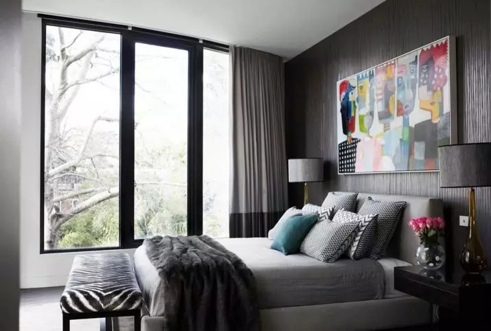 Färggardiner i sovrummet (61 bilder): Hur man väljer en lämplig nyans? Hur man väljer en solig gardiner? De mest lämpliga kombinationerna av toner av gardiner, tapeter och möbler 21293_56