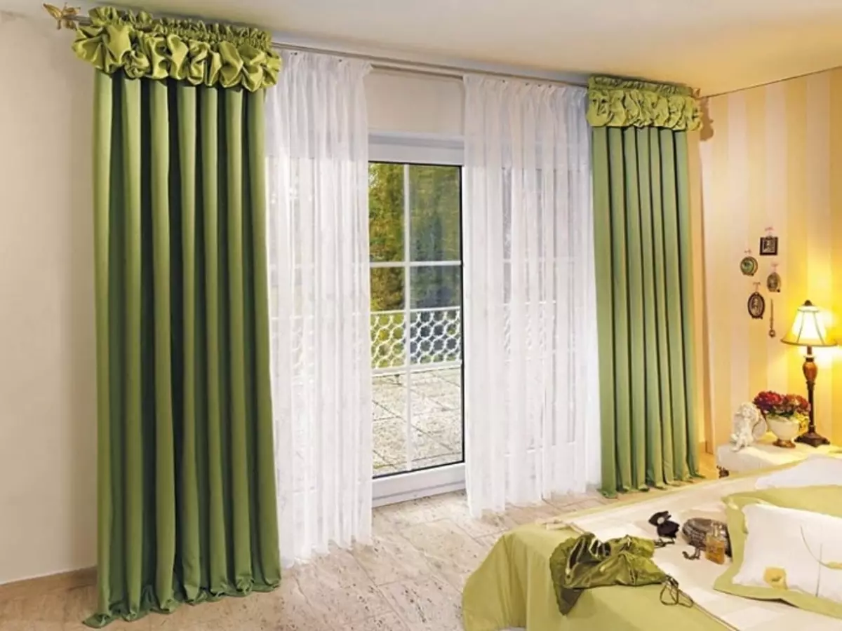 Färggardiner i sovrummet (61 bilder): Hur man väljer en lämplig nyans? Hur man väljer en solig gardiner? De mest lämpliga kombinationerna av toner av gardiner, tapeter och möbler 21293_7