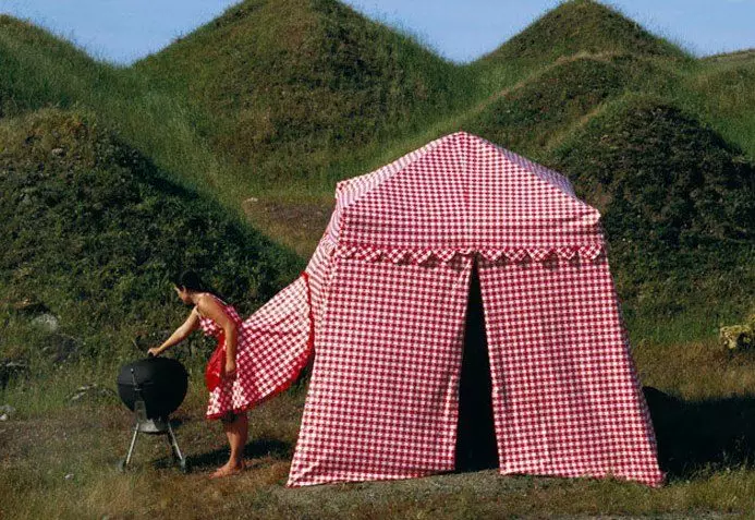 אוהל שמלה בכלוב