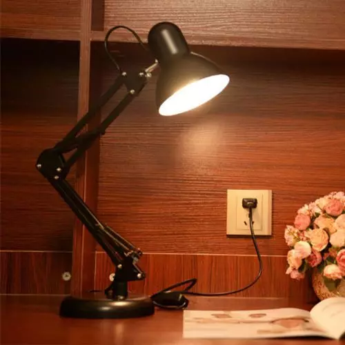 Спални лампи (52 снимки): красив нощен живот с абажур, нощни лампи в класически стил в модерен интериор, стилни кристални лампи 21302_14