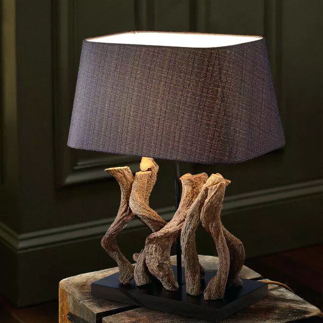 لامپ های اتاق خوابه (52 عکس): شب زنده داری زیبا با لامپ، لامپ های کنار تخت خواب در سبک کلاسیک در یک کشور مدرن، لامپ های کریستال شیک 21302_46