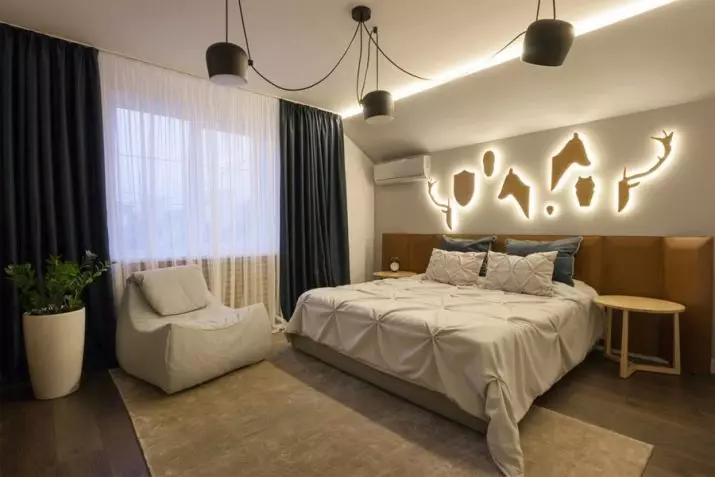 Rov v spalnici nad posteljo (54 fotografij): moderne stenske svetilke. Kakšna je višina od njih, da jih obesite? Pravilna namestitev suspenzij 21303_52