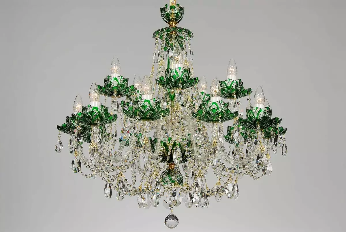 Chandeliers дар хонаи хоб (85 акс): Моделҳои шифт: Моделҳои шифт барои шифт, бо рӯшноӣ дар сабкҳои замонавӣ ва классикӣ, доғҳои зебои услубӣ 21306_49