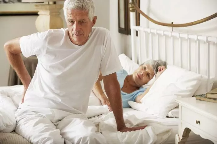 Nệm chỉnh hình cho người cao tuổi: Những gì tốt hơn là lựa chọn cho một chiếc giường của một người cao tuổi? Đánh giá các mô hình tốt nhất 21324_31