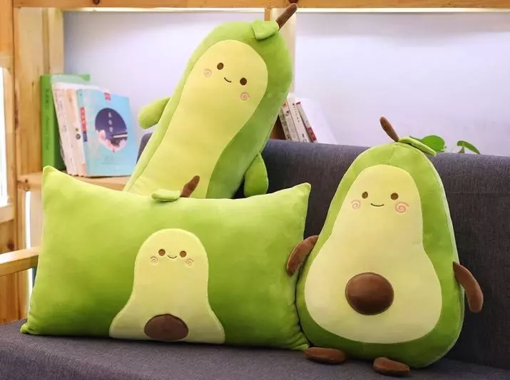 Almohadas de aguacate (14 fotos): Juguetes de almohadas grandes y suaves, con cuadros y sin punto decorativo y de otros materiales. 21345_2