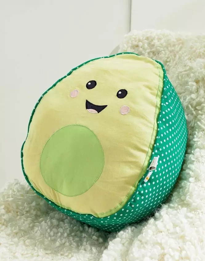Avocado перници (14 фотографии): големи и меки перници играчки, со карирани и без, декоративни плетени и од други материјали 21345_8