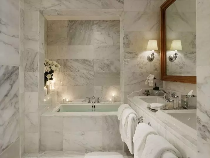 适用于浴室的大理石瓷砖（54张照片）：大理石浴室下的瓷砖，白色和绿色大理石瓷砖设计内部，其他选择 21357_31