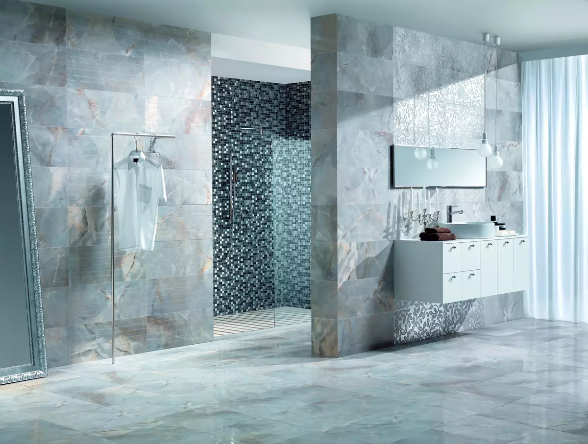 Mramorová dlažba pro koupelnu (54 fotek): keramická dlaždice pod mramorovou koupelnou, design bílých a zelených mramorových dlaždic v interiéru, další možnosti 21357_45