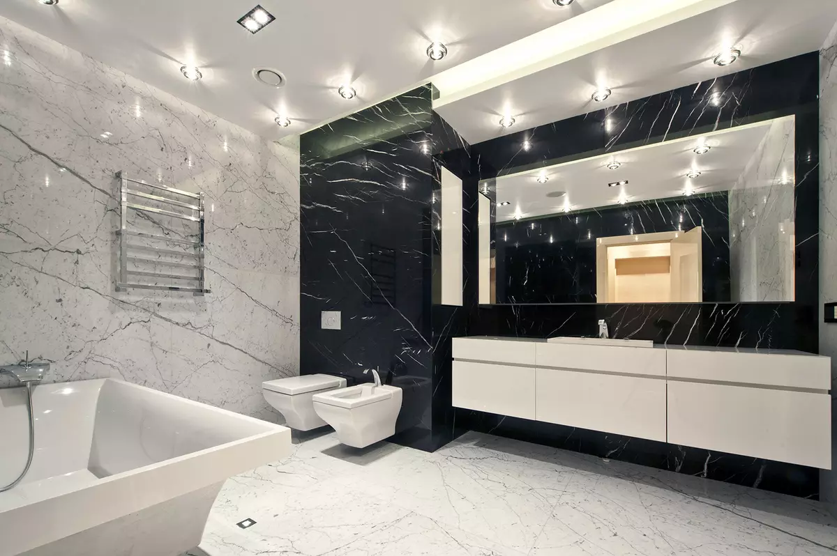 Tuile de marbre pour la salle de bain (54 photos): carreaux de céramique sous la salle de bains en marbre, conception de carreaux de marbre blanc et vert à l'intérieur, autres options 21357_46