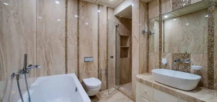 Μάρμαρο πλακάκι για το μπάνιο (54 φωτογραφίες): κεραμικά πλακάκια κάτω από το μαρμάρινο μπάνιο, το σχεδιασμό των λευκών και πράσινων μαρμάρινων πλακιδίων στο εσωτερικό, άλλες επιλογές 21357_49