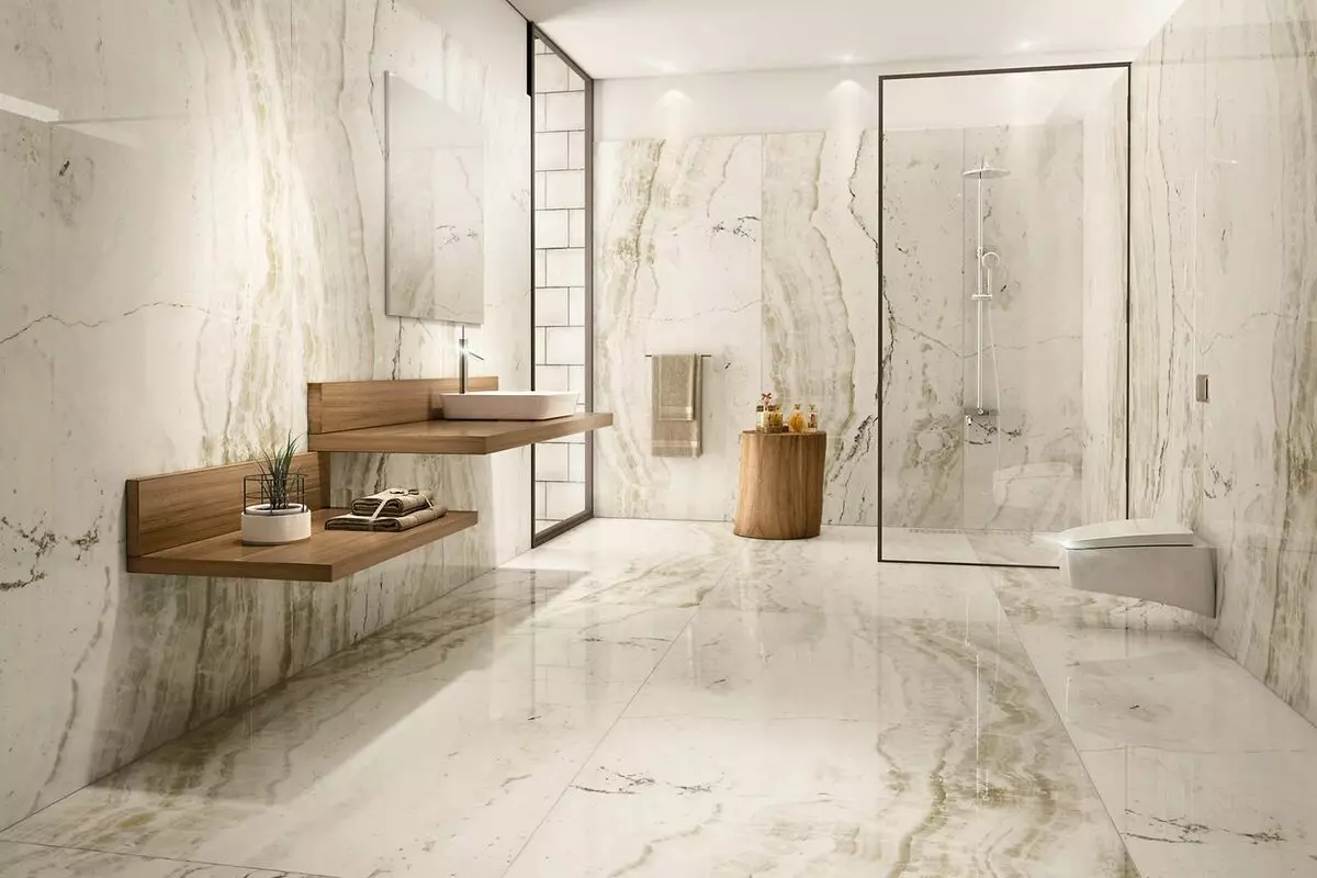 适用于浴室的大理石瓷砖（54张照片）：大理石浴室下的瓷砖，白色和绿色大理石瓷砖设计内部，其他选择 21357_7