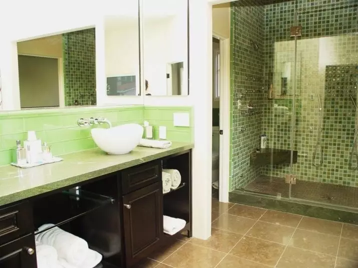 Tile mozaik za kopalnico (125 fotografij): Oblika prostora z mozaičnimi ploščicami na tleh, samolepilne ploščice v notranjosti, keramične in plastične, steklene ploščice in druge možnosti 21358_104