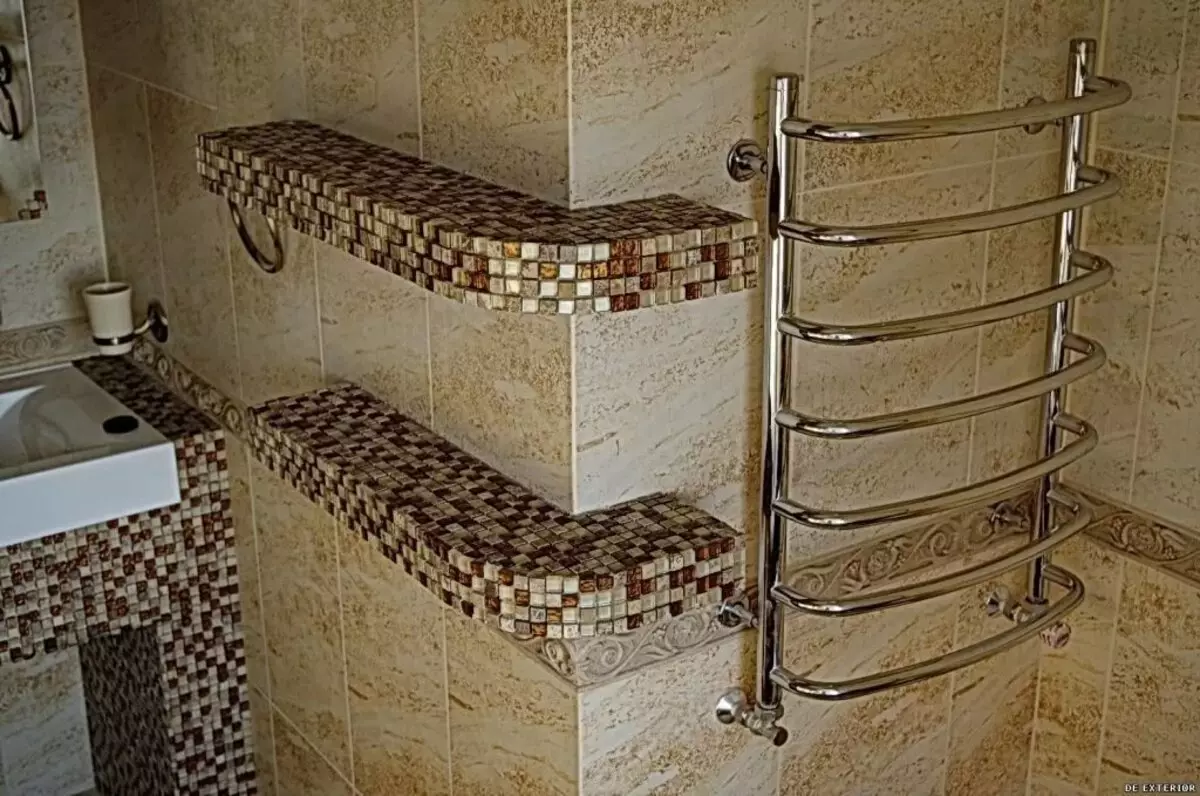 Tile mozaik za kopalnico (125 fotografij): Oblika prostora z mozaičnimi ploščicami na tleh, samolepilne ploščice v notranjosti, keramične in plastične, steklene ploščice in druge možnosti 21358_114