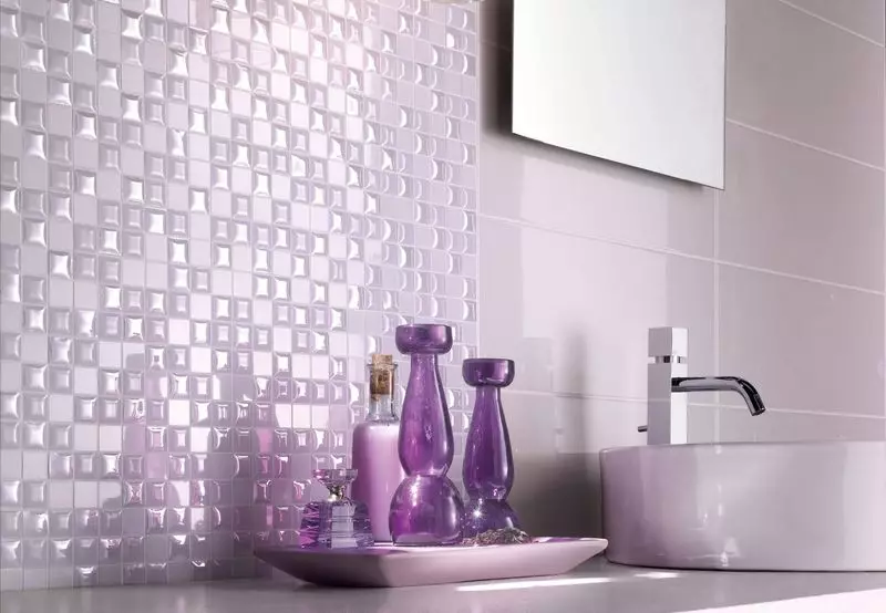 Tile mozaik za kopalnico (125 fotografij): Oblika prostora z mozaičnimi ploščicami na tleh, samolepilne ploščice v notranjosti, keramične in plastične, steklene ploščice in druge možnosti 21358_16