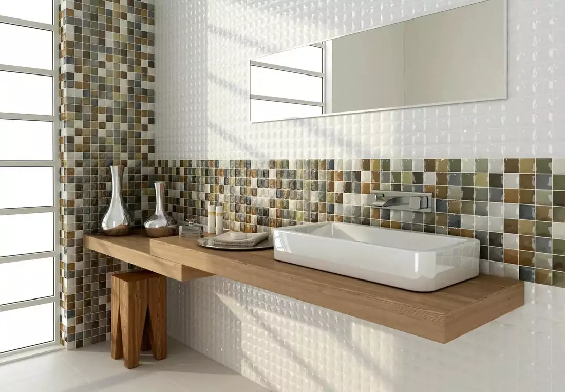 Tile mozaik za kopalnico (125 fotografij): Oblika prostora z mozaičnimi ploščicami na tleh, samolepilne ploščice v notranjosti, keramične in plastične, steklene ploščice in druge možnosti 21358_36