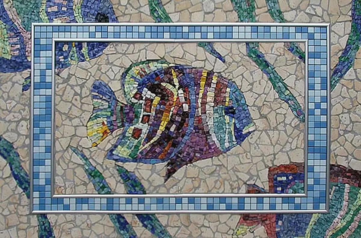 Tile mozaik za kopalnico (125 fotografij): Oblika prostora z mozaičnimi ploščicami na tleh, samolepilne ploščice v notranjosti, keramične in plastične, steklene ploščice in druge možnosti 21358_43