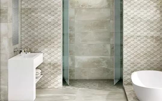 Matte tegel voor de badkamer: voor- en nadelen van matte keramische tegels voor de badkamer, ontwerp onder steen en andere opties 21360_14