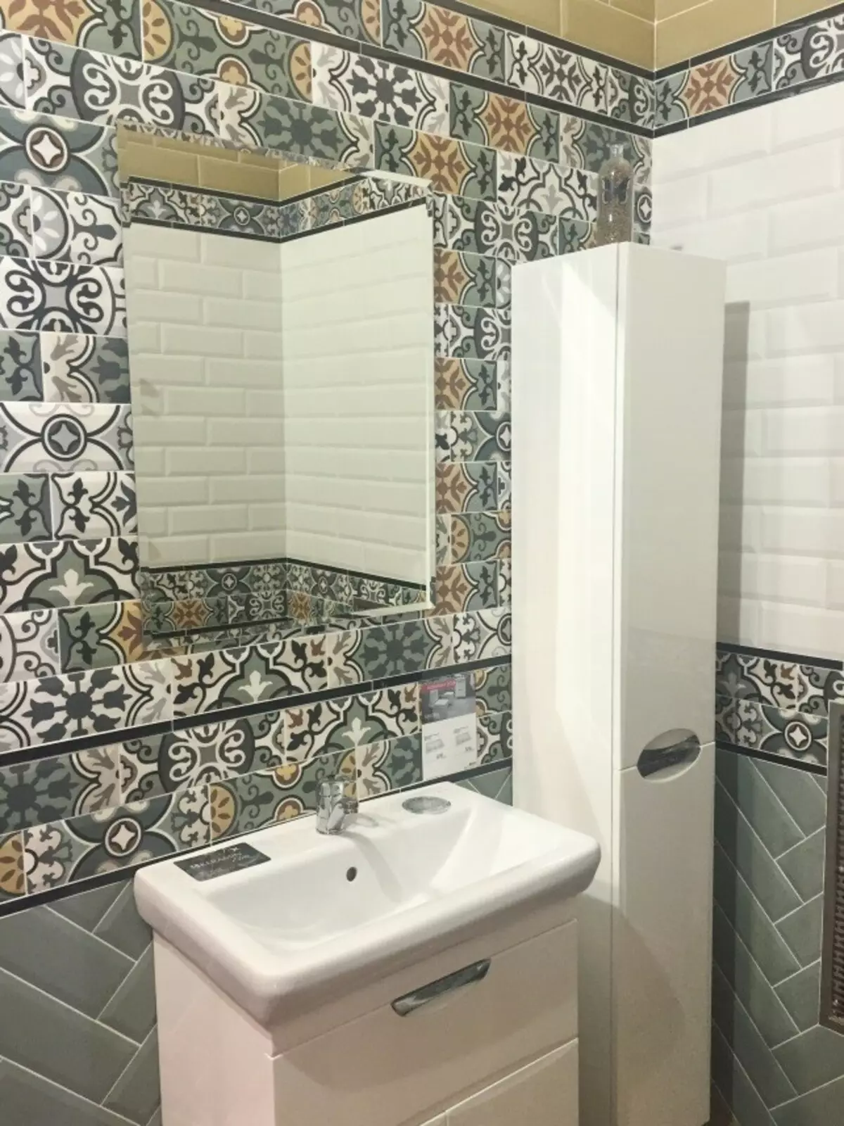 用於浴室的磨砂瓷磚：浴室啞光瓷磚的優缺點，石材下的設計和其他選擇 21360_24