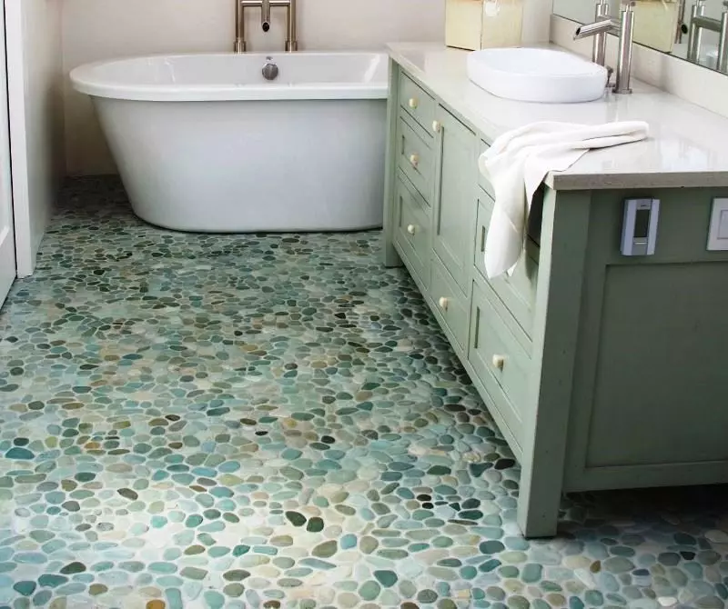 אריח על הרצפה בחדר האמבטיה (71 תמונות): אריחי הרצפה לשירותים 10x10 ס