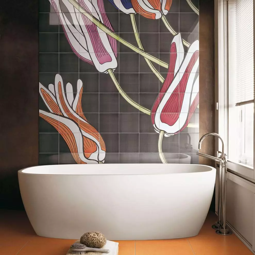 Panel z dlaždice v kúpeľni (79 fotografií): Prehľad panelu pre kúpeľňu z keramických dlaždíc a mozaikových, dlaždíc a mozaických panelov s morskými témami a inými 21368_75