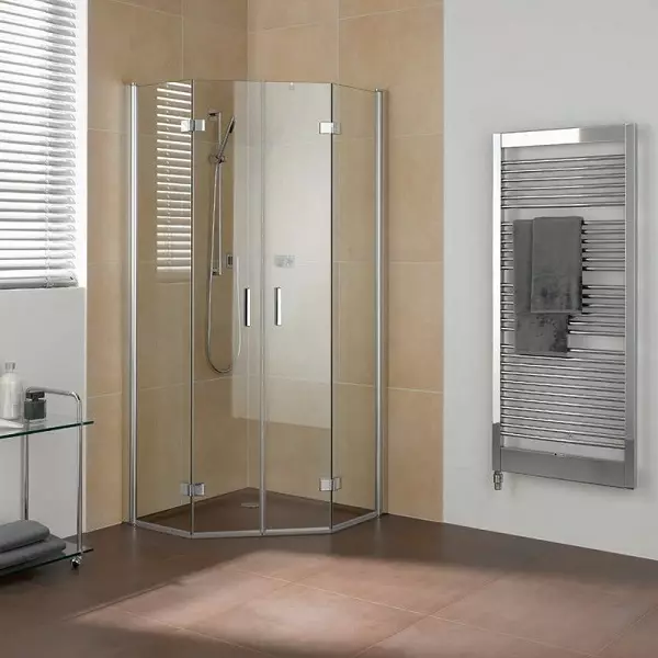 Glass partisjoner for dusjen (60 bilder): typer glass dusj gjerder, fra glassblokker og 90x90 cm, valg av beslag. Baderomsdesign 21370_10