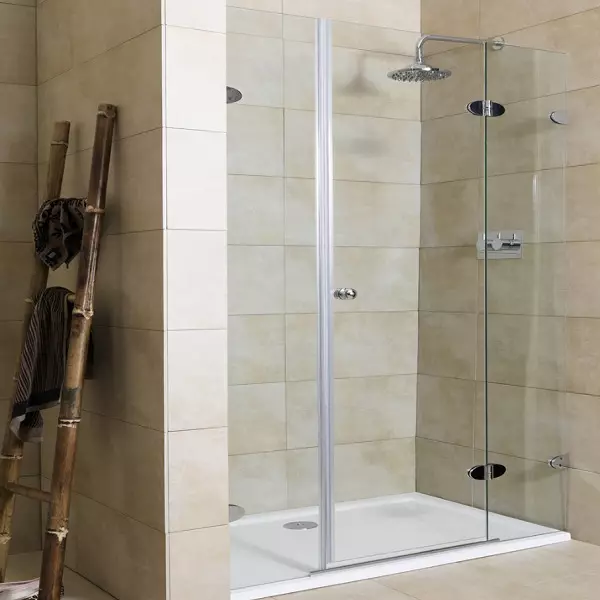 Klaas vaheseinad duši jaoks (60 fotot): klaasist dušiaalte tüübid, klaasplokkidest ja 90x90 cm, liitmike valik. Vannitoa disain 21370_23