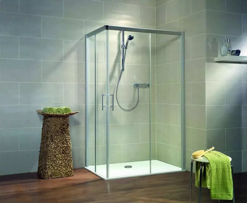Partições de vidro para o chuveiro (60 fotos): Tipos de cercas de chuveiro de vidro, de blocos de vidro e 90x90 cm, escolha de acessórios. Design de banheiro. 21370_3