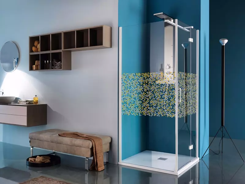 Partições de vidro para o chuveiro (60 fotos): Tipos de cercas de chuveiro de vidro, de blocos de vidro e 90x90 cm, escolha de acessórios. Design de banheiro. 21370_31