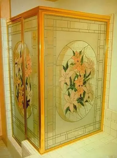 Klaas vaheseinad duši jaoks (60 fotot): klaasist dušiaalte tüübid, klaasplokkidest ja 90x90 cm, liitmike valik. Vannitoa disain 21370_36